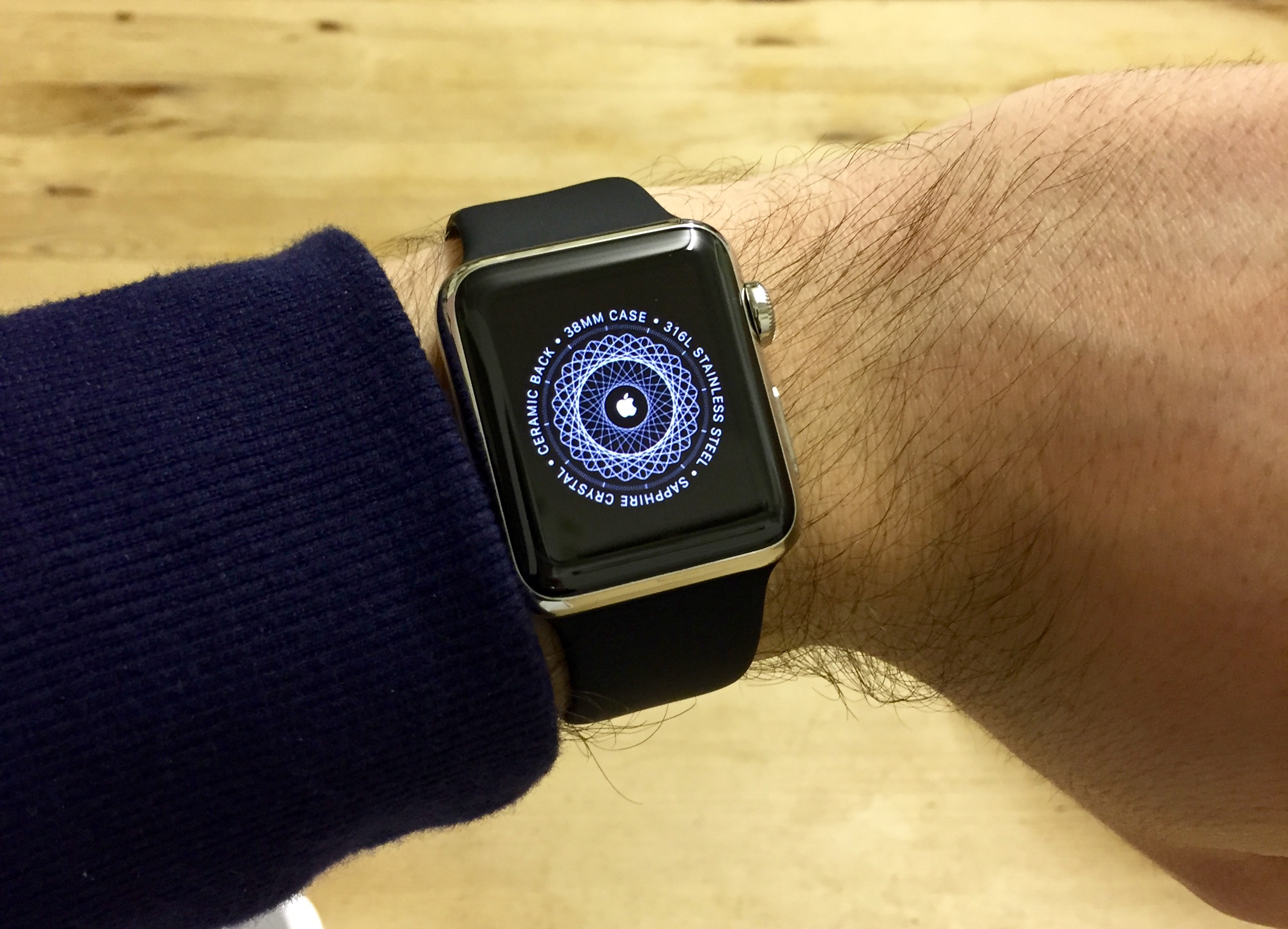 beda apple watch 1 dan 2