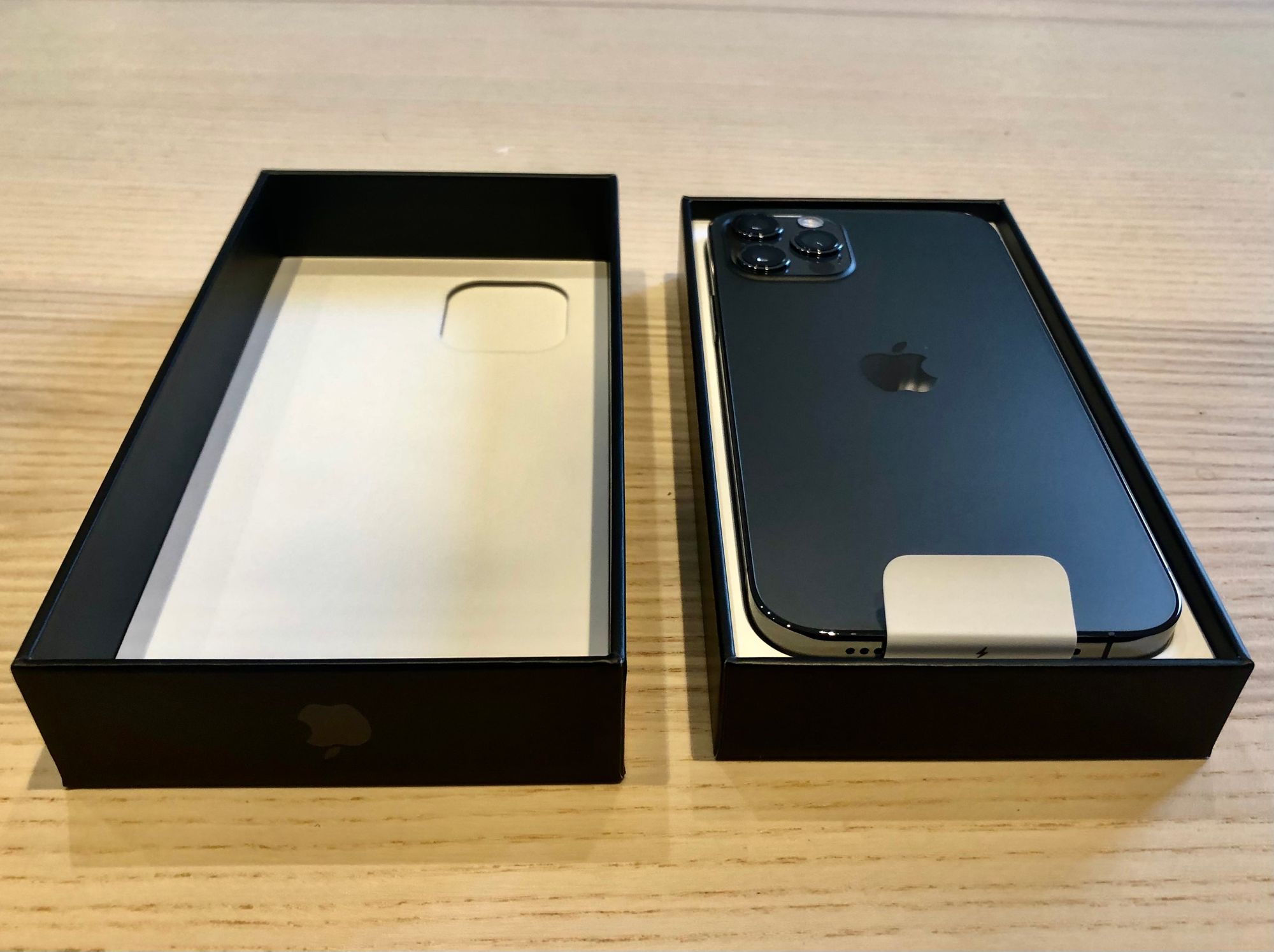 iPhone 12 Pro unboxing